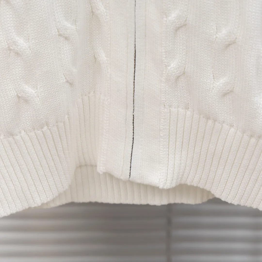 P320 top version (different currencies). You can scan the code to enter the official website. Style: Ralph Lauren POLO Ralph Lauren small label embroidered knitted old money style zipper cardigan jacket. Color: Picture color. Size: S-XL. Fabric: pure cotton. Accessories: full set of customized accessories. No gender distinction. Same style for men and women.